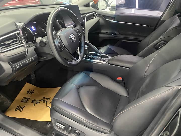 Фото 4 - Toyota Camry