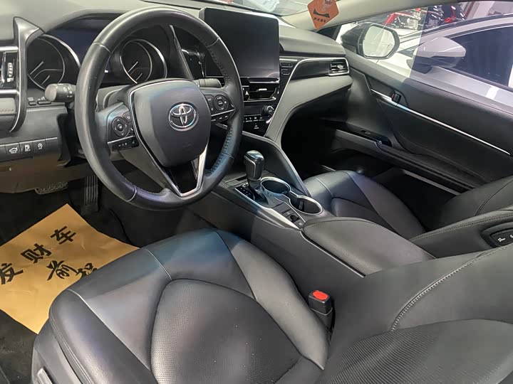 Фото 5 - Toyota Camry