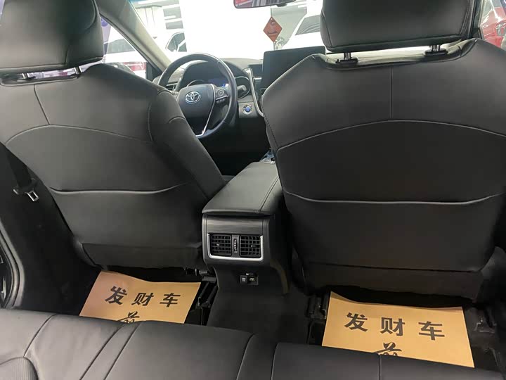 Фото 7 - Toyota Camry