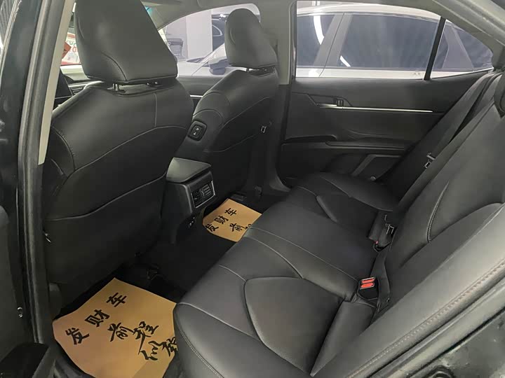 Фото 9 - Toyota Camry