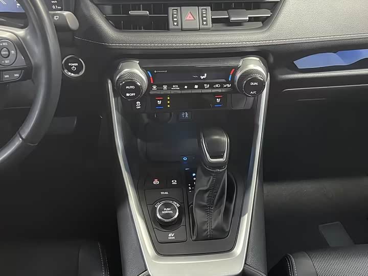 Фото 9 - Toyota Wildlander