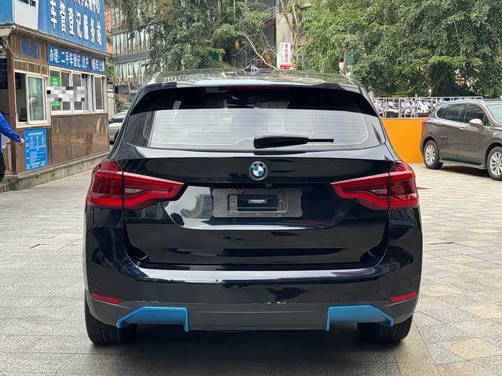 Фото 8 - BMW iX3