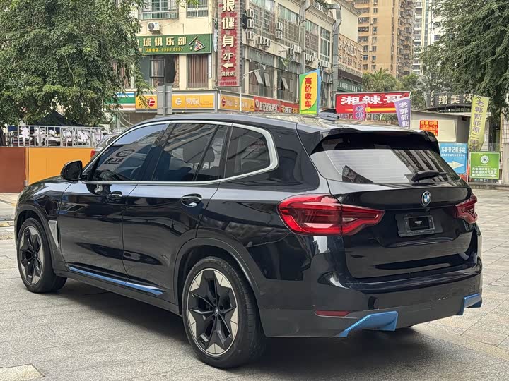 Фото 9 - BMW iX3