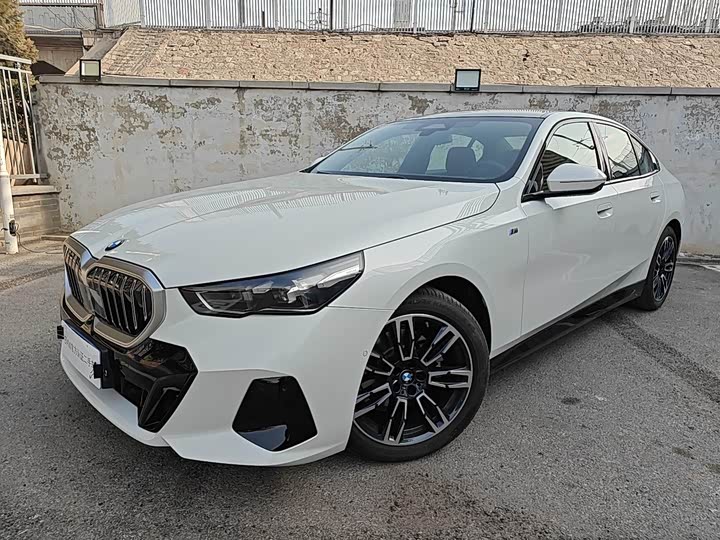 Фото 1 - BMW 5 Series