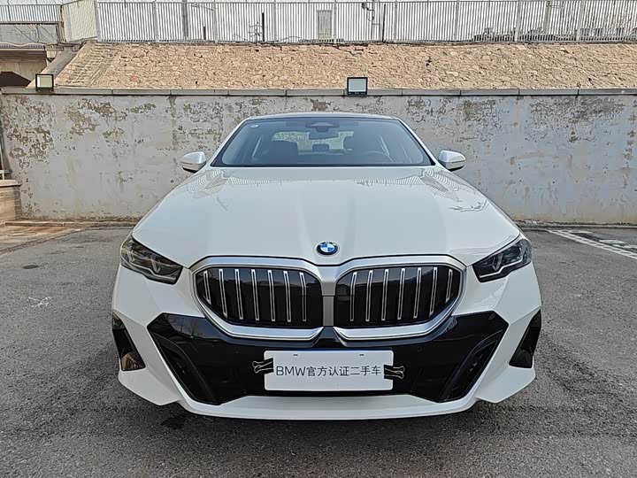 Фото 2 - BMW 5 Series