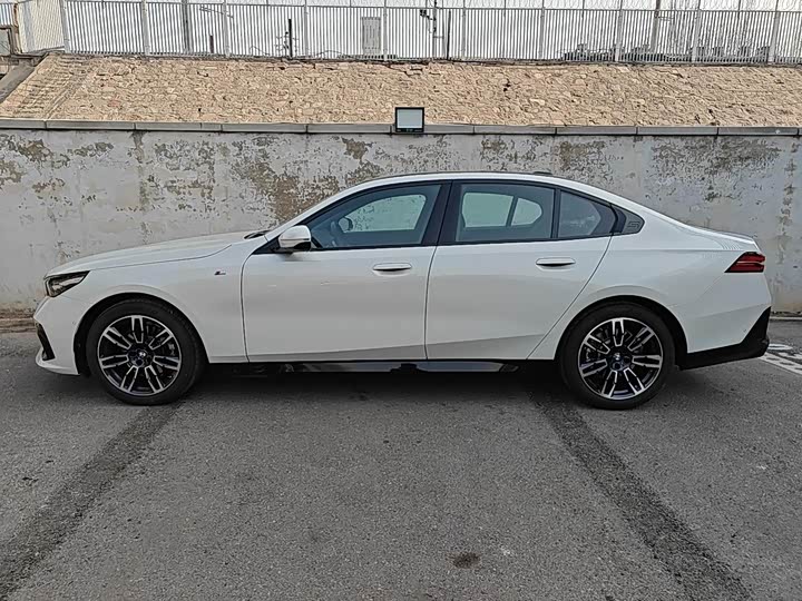 Фото 3 - BMW 5 Series