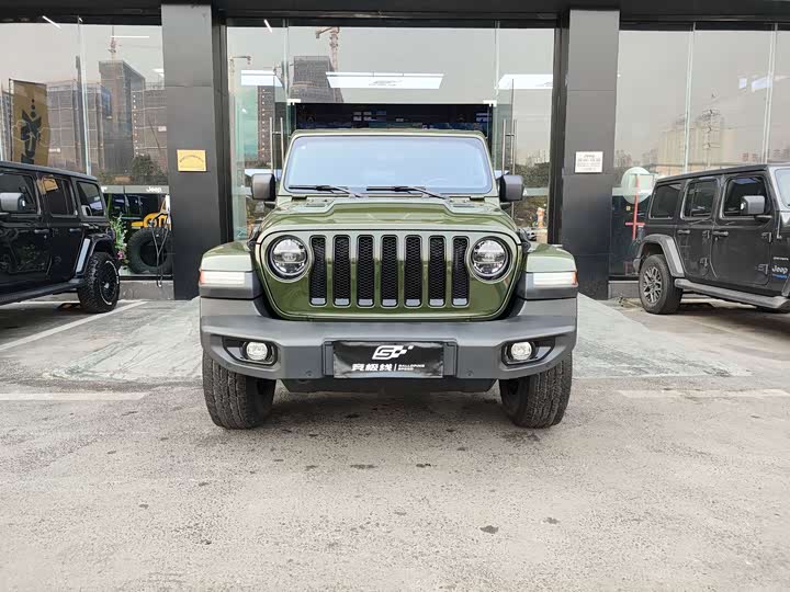 Фото 2 - Jeep Wrangler