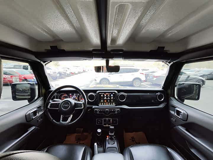 Фото 8 - Jeep Wrangler