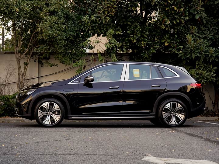 Фото 3 - Mercedes-Benz EQE SUV