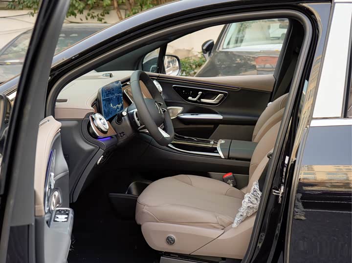 Фото 9 - Mercedes-Benz EQE SUV