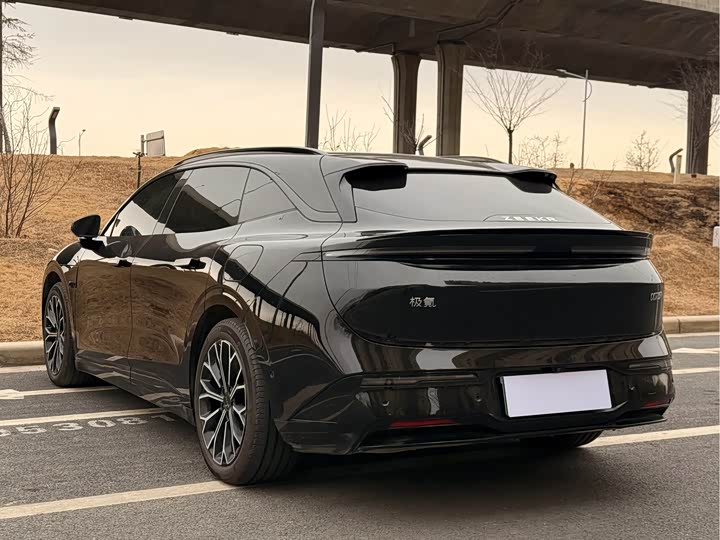 Фото 9 - Zeekr 007 GT