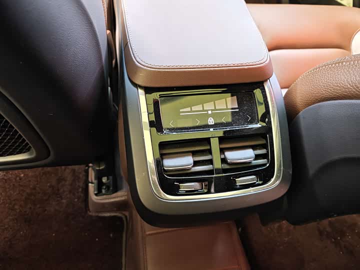 Фото 7 - Volvo XC90