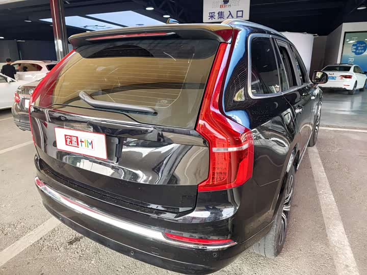 Фото 8 - Volvo XC90