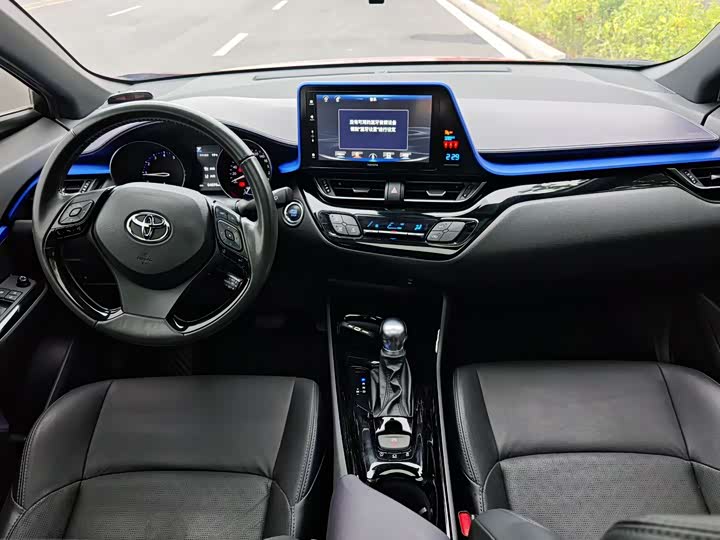 Фото 9 - Toyota Izoa