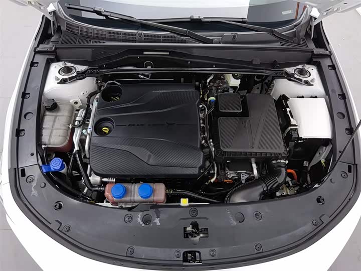 Фото 6 - Changan UNI-V Hybrid