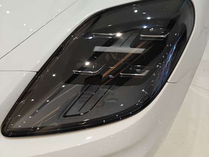 Фото 2 - Porsche Panamera