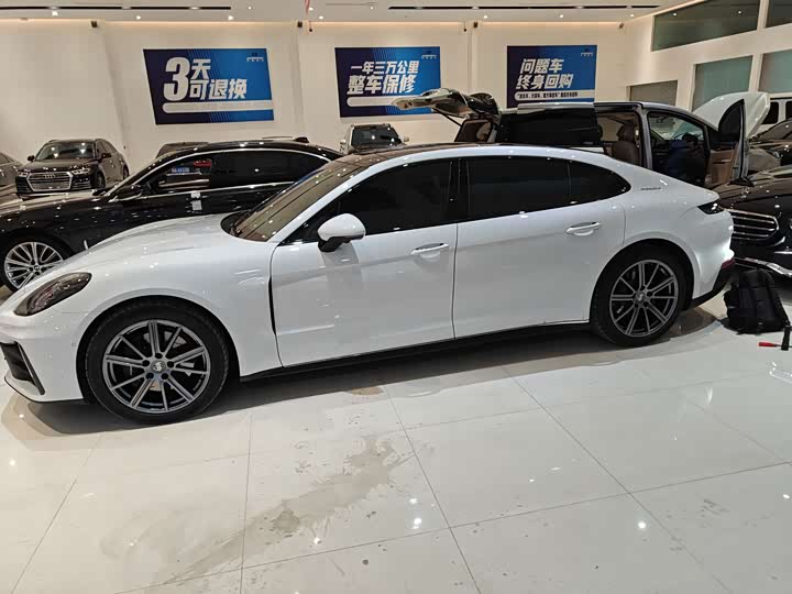 Фото 3 - Porsche Panamera