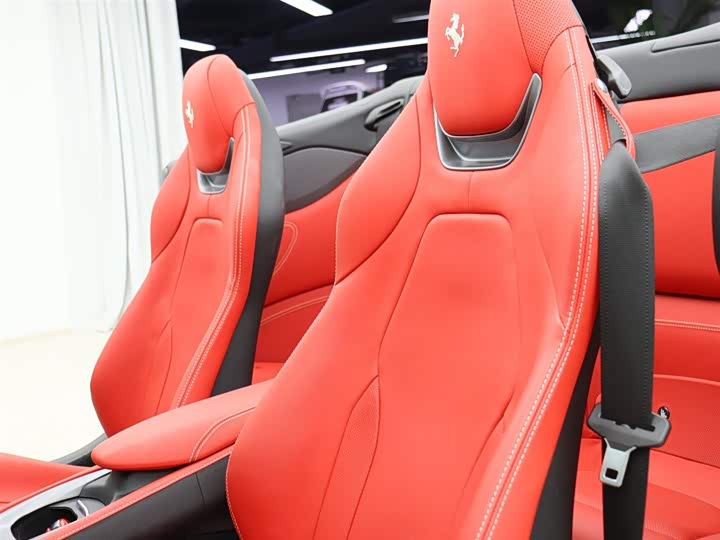 Фото 4 - Ferrari Portofino