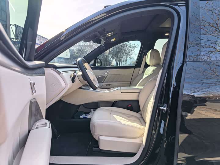 Фото 7 - Nio Onvo L90