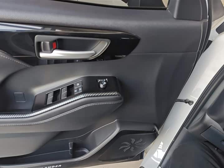 Фото 7 - Toyota Highlander