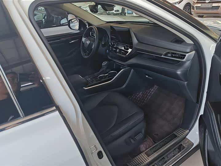 Фото 8 - Toyota Highlander