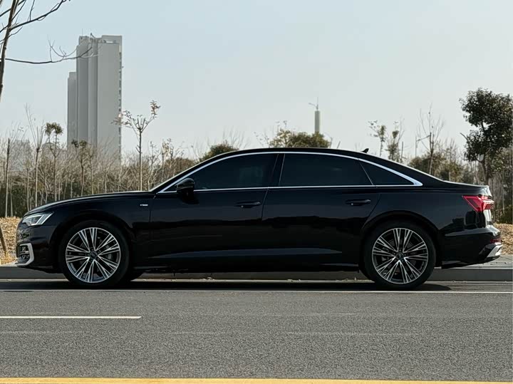 Фото 4 - Audi A6L