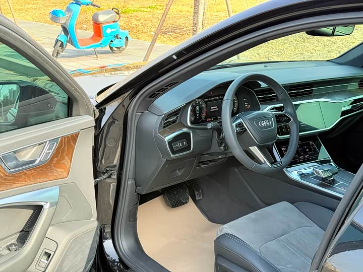 Фото 5 - Audi A6L