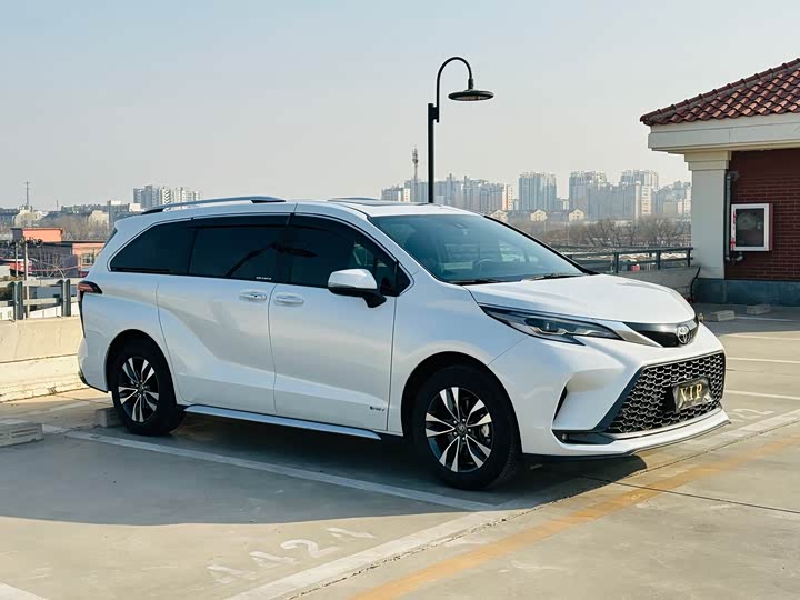 Фото 3 - Toyota Granvia