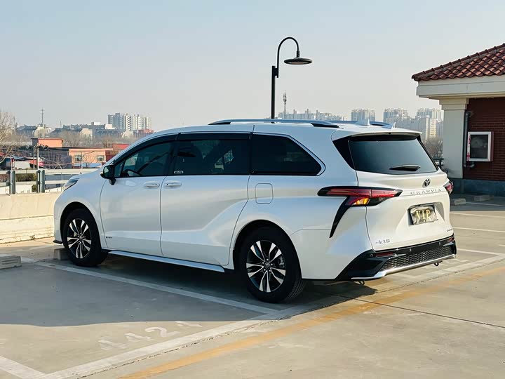 Фото 6 - Toyota Granvia