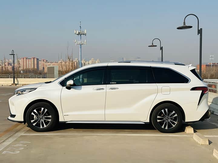 Фото 7 - Toyota Granvia