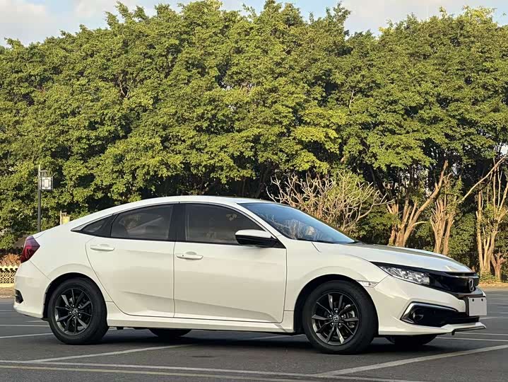 Фото 3 - Honda Civic