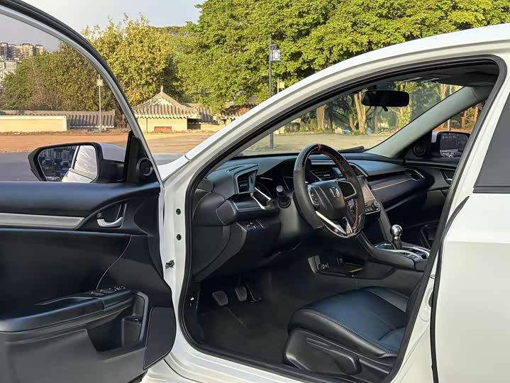 Фото 4 - Honda Civic