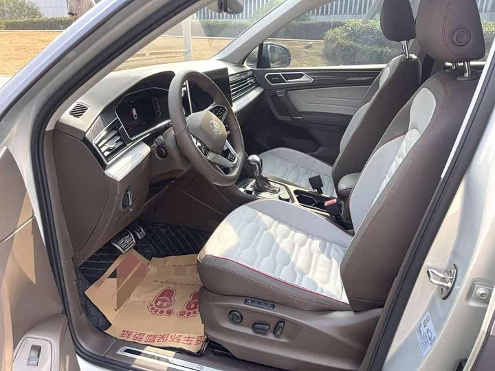 Фото 3 - Volkswagen Tiguan L Pro