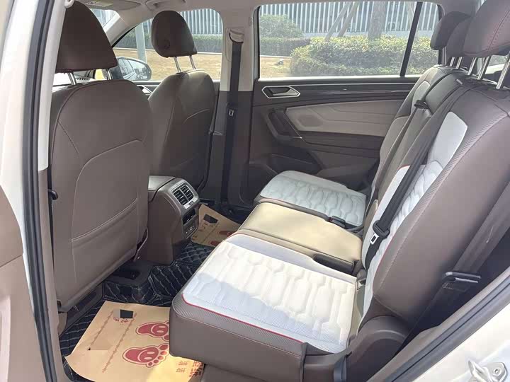 Фото 4 - Volkswagen Tiguan L Pro