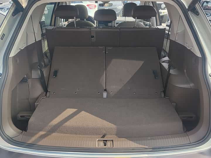 Фото 7 - Volkswagen Tiguan L Pro