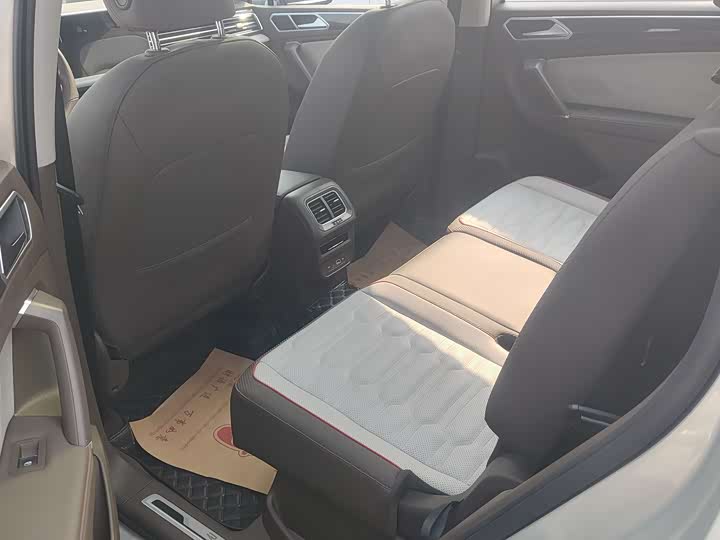 Фото 8 - Volkswagen Tiguan L Pro