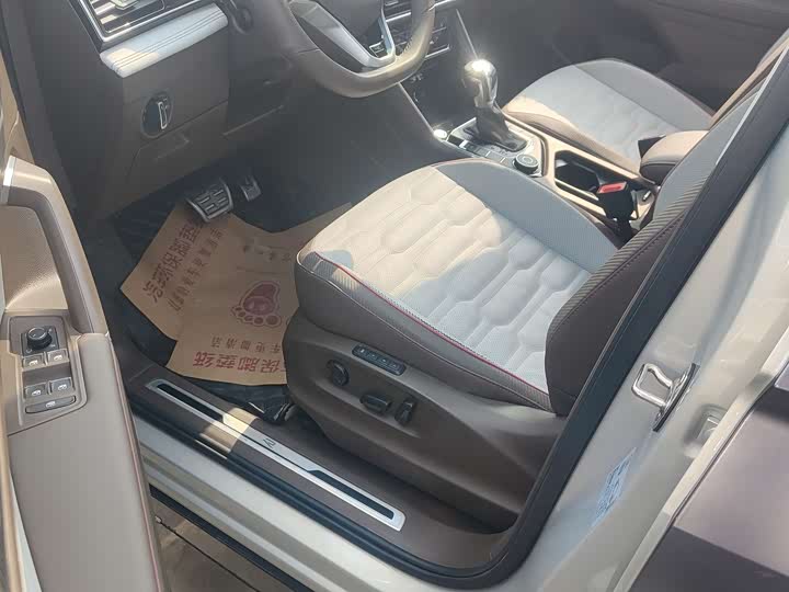 Фото 9 - Volkswagen Tiguan L Pro