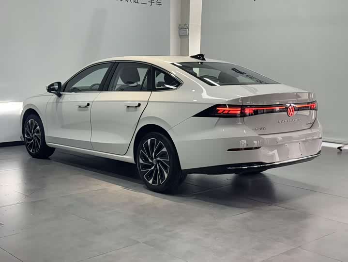 Фото 4 - Volkswagen Sagitar L