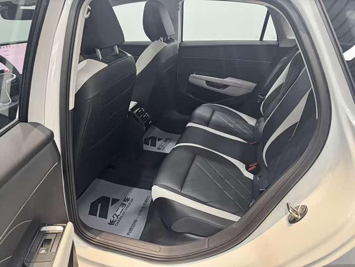 Фото 8 - Volkswagen Sagitar L