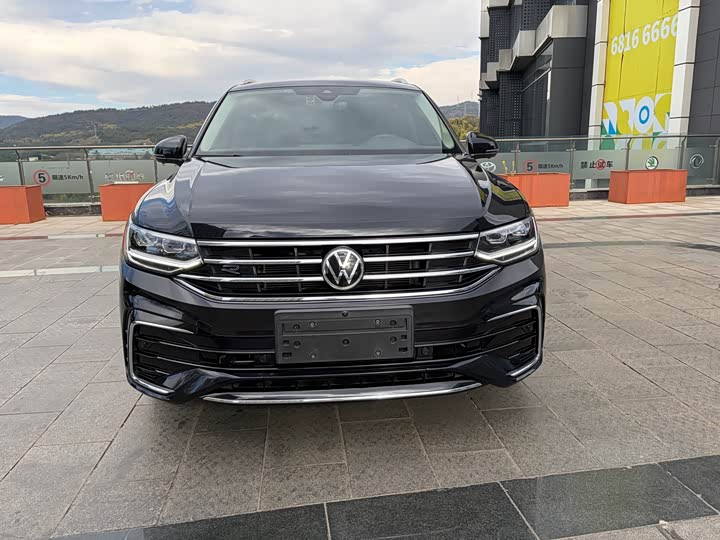 Фото 2 - Volkswagen Tiguan L Pro