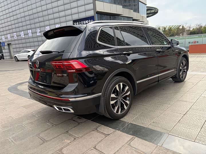 Фото 4 - Volkswagen Tiguan L Pro