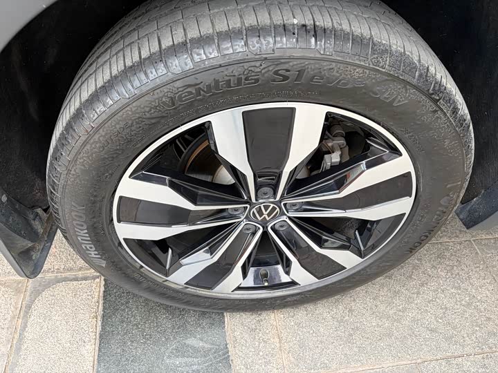 Фото 9 - Volkswagen Tiguan L Pro