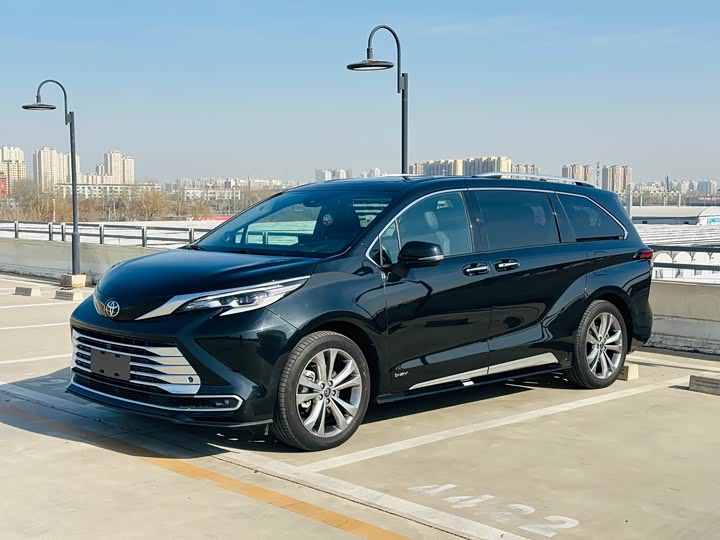 Фото 1 - Toyota Sienna