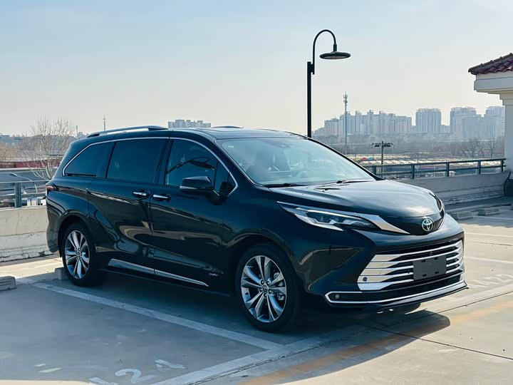 Фото 3 - Toyota Sienna