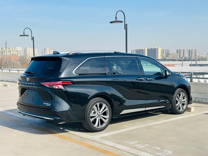 Фото 4 - Toyota Sienna