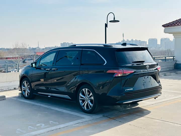 Фото 6 - Toyota Sienna