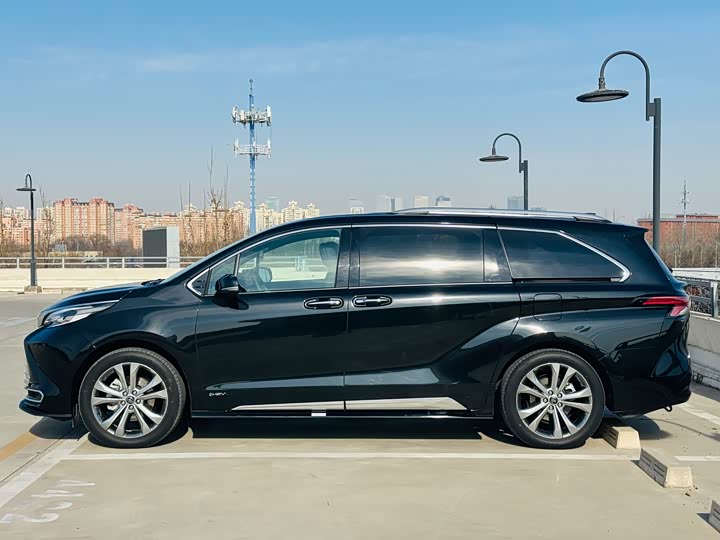 Фото 7 - Toyota Sienna