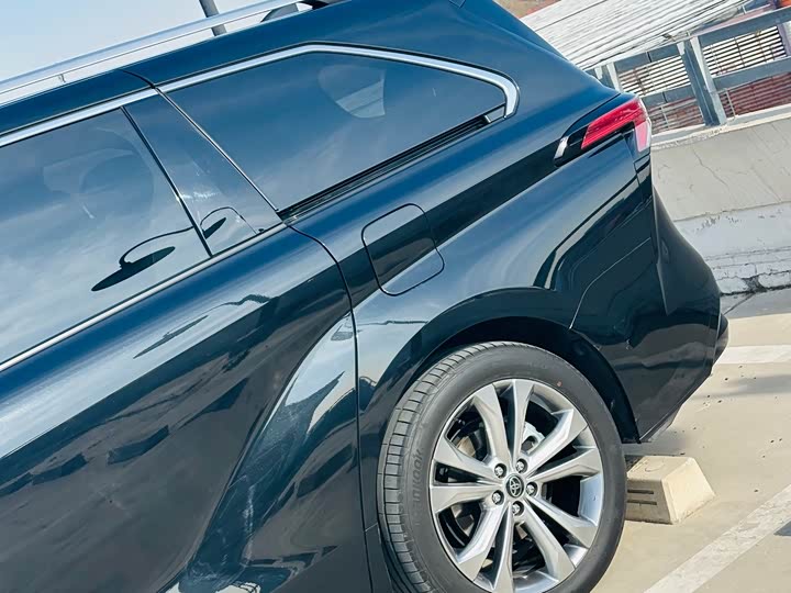 Фото 9 - Toyota Sienna