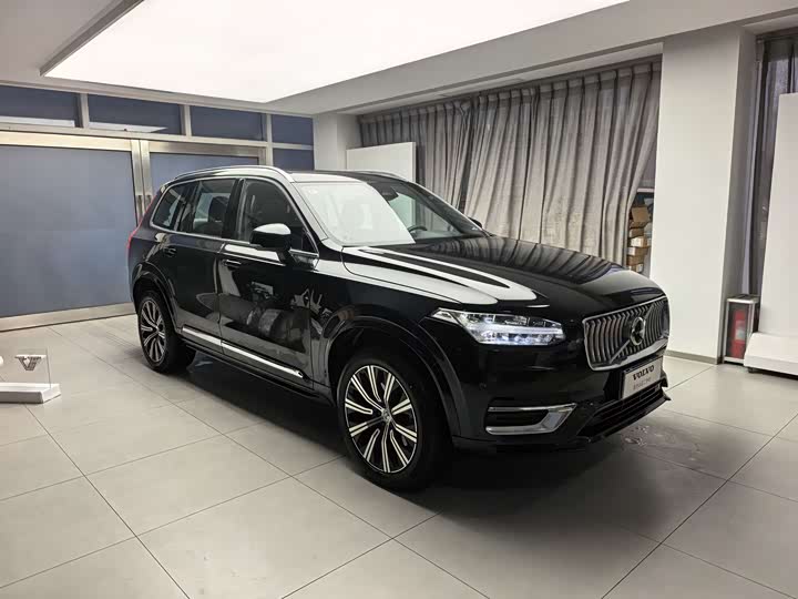 Фото 3 - Volvo XC90