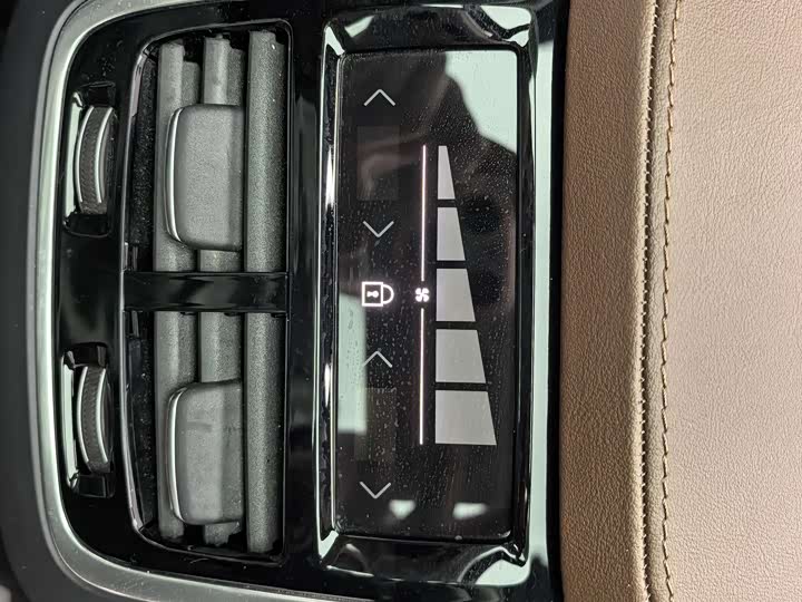 Фото 4 - Volvo XC90